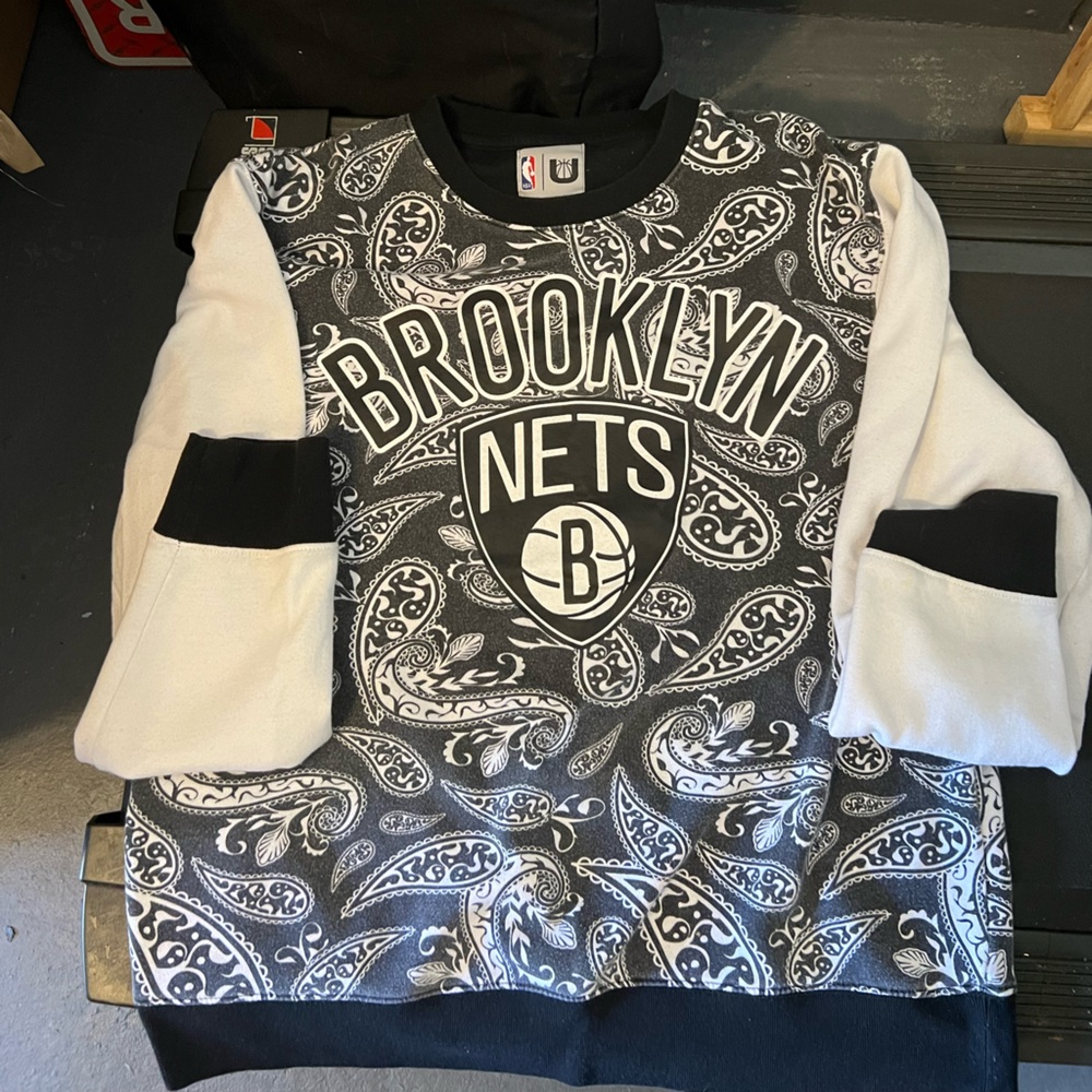 Brooklyn Nets Sweatshirt Men's XL Black White Crewneck All Over Paisley Unk